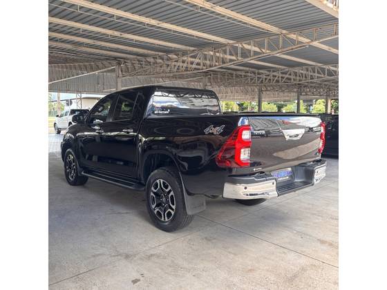TOYOTA HILUX 2.8 D-4D TURBO DIESEL CD SRX 4X4 AUTOMÁTICO